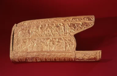 Gorytus con decoración en relieve, finales del siglo IV - principios del siglo V a.C.