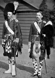 Un capitán y un subalterno de los Highlanders 93, 1896
