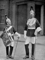 Un soldado y trompetista de la Guardia Real de Caballería, 1896