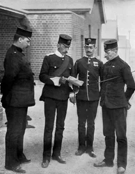 El estado mayor del batallón de los Die Hards, 1896
