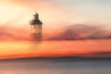 Puesta de sol de ensueño en el faro