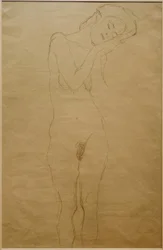 Desnudo de niña de frente, con las manos apoyadas en la mejilla