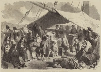 Cubierta del barco en Ringo, con refugiados de Messina
