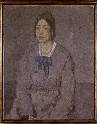 Mujer con collar de coral