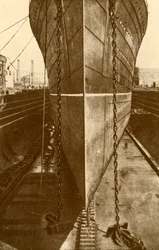 El Mauretania en dique seco, c. 1930