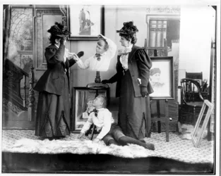 Exposición múltiple de Hannah Hatherly Maynard y su nieto Maynard McDonald, c.1893