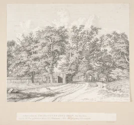 Entrada al bosque de Charlottenlund desde el lado del lago