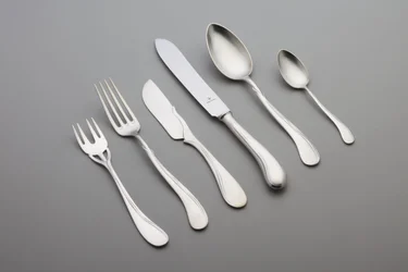 Seis piezas de cubiertos "Tulipan": 1 cuchillo de mesa