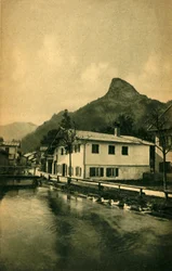 El arroyo en Oberammergau, Baviera, Alemania