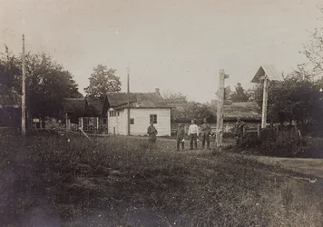 Primera Guerra Mundial: Ucrania en los años 1914-1916 durante la invasión del ejército alemán. Camino rural