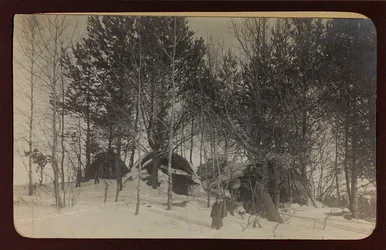 Primera Guerra Mundial: Ucrania en los años 1914-1916 durante la invasión del ejército alemán. Paisaje con nieve