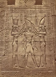 Edfu, coronación del rey por las diosas