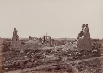 Karnak, Los pilones de Horus