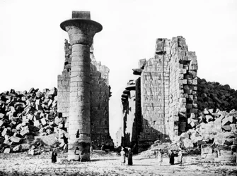 Columna y ruinas, Nubia, Egipto, 1887