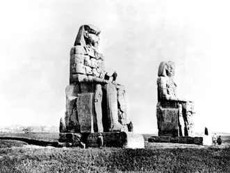 Los Colosos de Memnón, Tebas, Nubia, Egipto, 1887