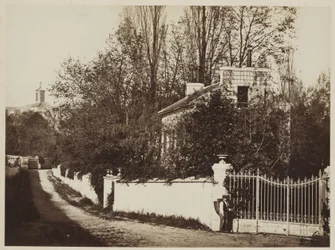 Street in Louveciennes, c.1869 (impresión a la albúmina a partir de negativo de cristal)