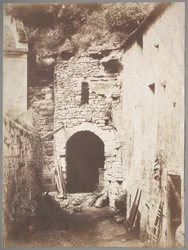 Detrás de la Granja Troglodita
