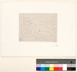 Desnudo recostado sobre fondo con motivos circulares