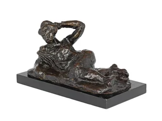 Desnudo recostado con chemise, concebido en 1906, fundido en 1951 (bronce patinado marrón)