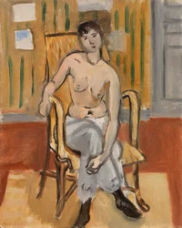 Desnudo sentado en una habitación bronceada