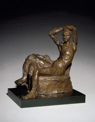 Pequeño desnudo en un sofá, concebido en 1924, fundido en 1958 (bronce patinado marrón)