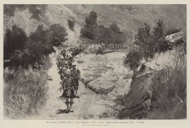 El levantamiento de la frontera india, Campamento Sheranni, Valle de Tochi, Highlanders marchando por un desfiladero