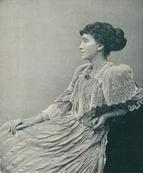 Sra. Hugh E. H. Hoare, c1893