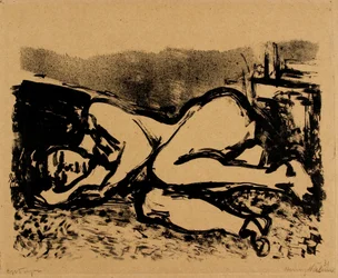 Modelo femenina acostada