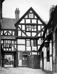Patio de la posada Unicorn, Shrewsbury, Shropshire, Inglaterra, 1924-1926