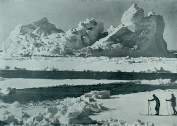 Un iceberg rompiéndose en el pack, c1910-1913, 1913
