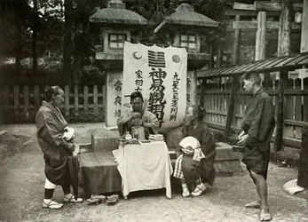 Una adivina en el Templo Inari, 1910