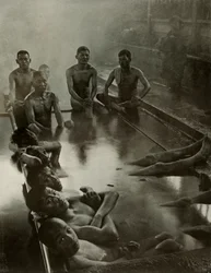 Un baño público en Kanawa, 1910