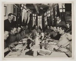 Última cena de cumpleaños del Capitán Scott, durante la expedición Terra Nova (1910-13) al Polo Sur