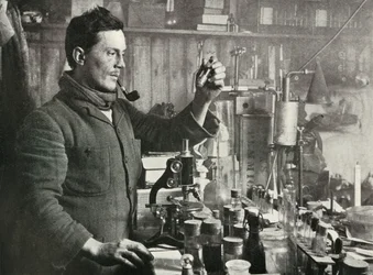 Dr. Atkinson en su laboratorio, 15 de septiembre de 1911, 1913
