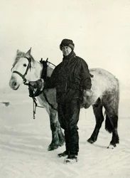 Dr. Wilson y el pony Nobby, c1911