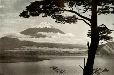 Fuji desde el Lago Motosu, 1910