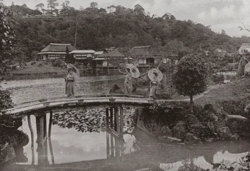 Hikone (foto en blanco y negro)