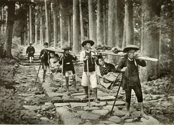 Damas japonesas yendo a los santuarios, Nikko, 1910
