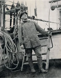 Teniente Bruce, 1911, 1913
