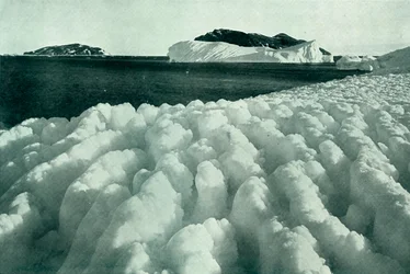 Crestas de hielo después de una ventisca, c. 1910-1913