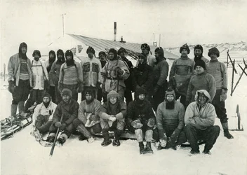 El grupo principal en el Cabo Evans después del invierno