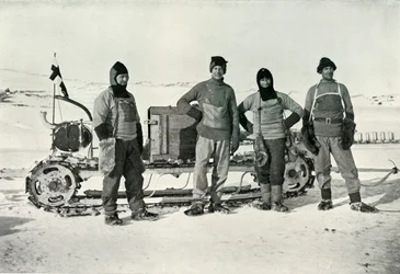 El grupo de motor de izquierda a derecha - Lashly, B.C. Day, Teniente Evans, Hooper, octubre 1911, 1913