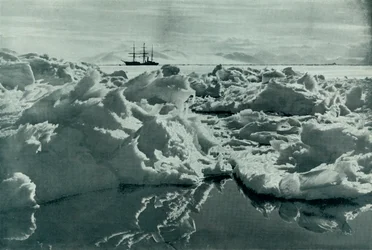 El Terra Nova en el Estrecho de McMurdo, c1910-1913, 1913