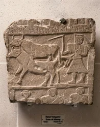 ARTE HIMARITITA: Relieve con escena de trabajo. Yemen, siglo II a.C. (piedra)