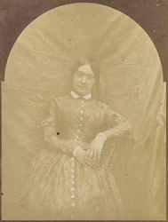 [Retrato de una mujer sentada]