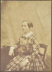 [Retrato de una mujer sentada]