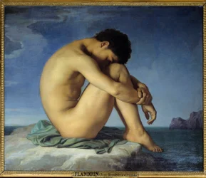 Joven desnudo sentado junto al mar en posición de introspección