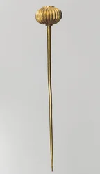 Alfiler con cabeza esférica, c. siglo XIV-XIII a.C. (oro)