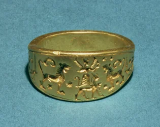Anillo inscrito en escritura jeroglífica 