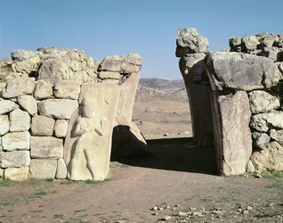 La Puerta del Rey desde las murallas de Hattusas